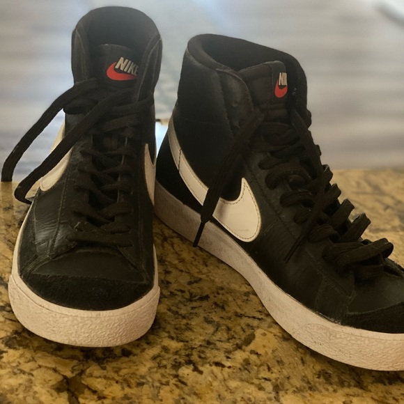 Nike Blazers - High Top. EXCELLENT CONDITION!! - Picture 3 of 4